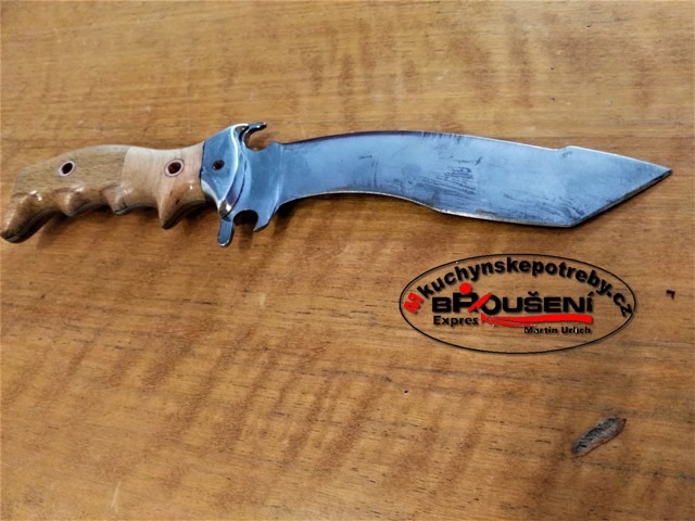 Nůž vyrobený z pilového kotouče před broušením
